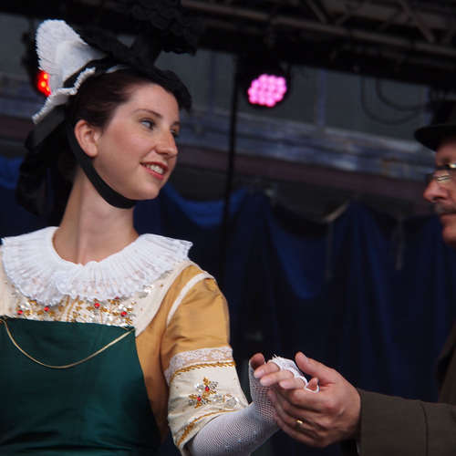 Une danseuse en costume de Tournus